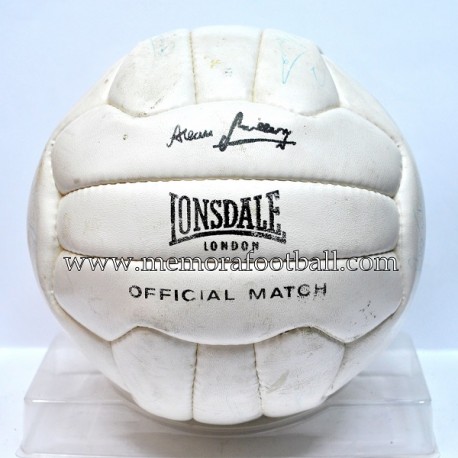 Balón "Lonsdale" 1970s Firmado por la Selección Inglesa