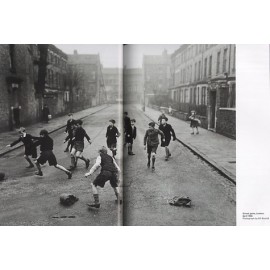 Football the Golden Age: Extraordinary Images from 1900 to 1985