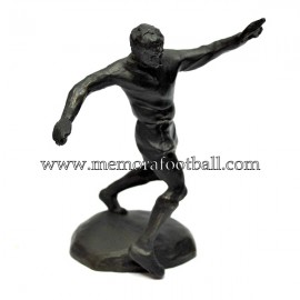 Figura de futbolista en bronce. Fundación Cruyff 1990s