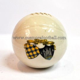 Balón de porcelana con escudo grabado de EWELL