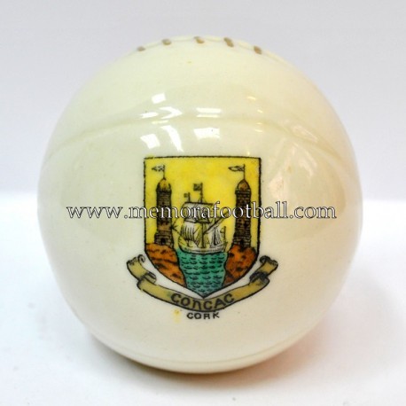 Balón de porcelana con escudo grabado de CORK