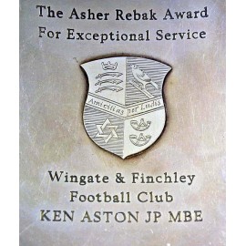 Premio "Asher Rebak" otorgado a KEN ASTON mítico árbitro de fútbol