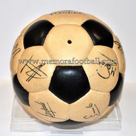 "ADIDAS MUNDIAL ELAST" Ball. Signed FC Barcelona 1981-84