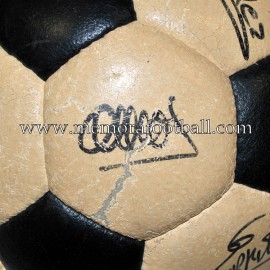 "ADIDAS MUNDIAL ELAST" Ball. Signed FC Barcelona 1981-84