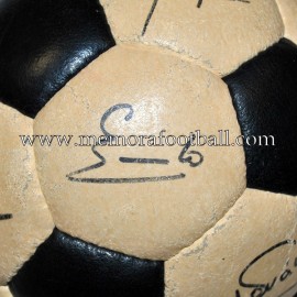 "ADIDAS MUNDIAL ELAST" Ball. Signed FC Barcelona 1981-84