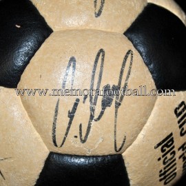 "ADIDAS MUNDIAL ELAST" Ball. Signed FC Barcelona 1981-84