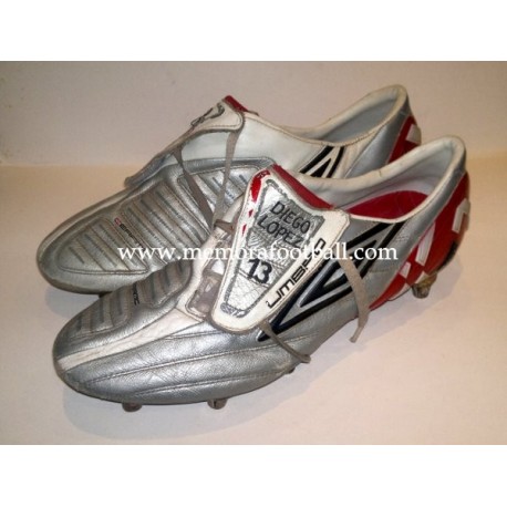 "DIEGO LÓPEZ" 2009 / 2010 Villareal CF & Spain National team, match worn boots "DIEGO LÓPEZ" 2009 / 2010 Villareal CF & Spain National team, match worn boots
