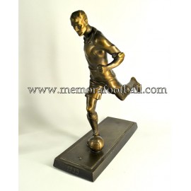 Figura de futbolista con balón. Alemania 1955