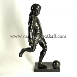 Figura de futbolista con balón. Reino Unido 1920-30