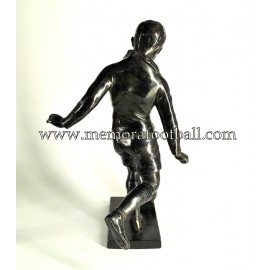 Figura de futbolista con balón. Reino Unido 1920-30