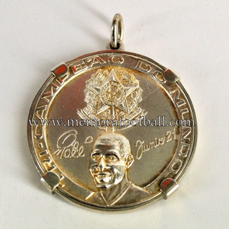 Medalla de plata oficial del Campeonato Mundial de Fútbol México 1970. Homenaje a Pelé Medalla de plata oficial del Campeonato Mundial de Fútbol México 1970. Homenaje a Pelé