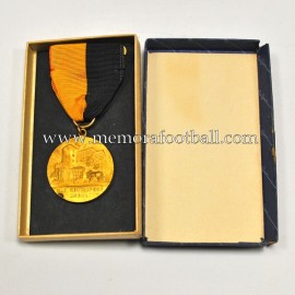 Medalla de fútbol amateur The Sunpapers Medal, 1954