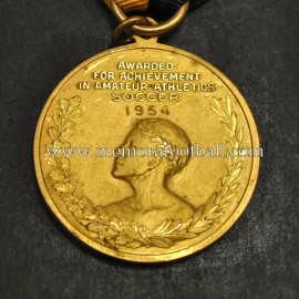 Medalla de fútbol amateur The Sunpapers Medal, 1954