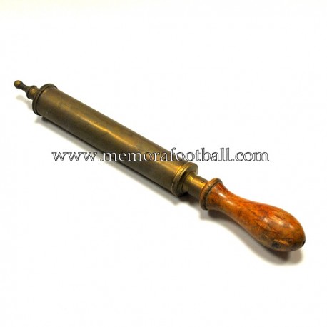 Bomba infladora de balones, inicios siglo XX Bomba infladora de balones, inicios siglo XX
