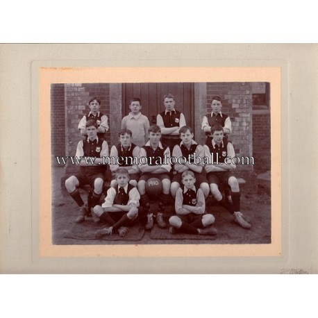 Fotografía de un equipo juvenil sin identificar, 1910