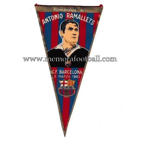 Banderín firmado del Homenaje a Antonio Ramallets CF Barcelona 06-03-1962