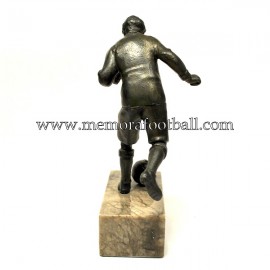 Figura de futbolista con balón. Alemania 1920s