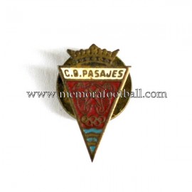 Antigua insignia esmaltada del CD Pasajes (España) 