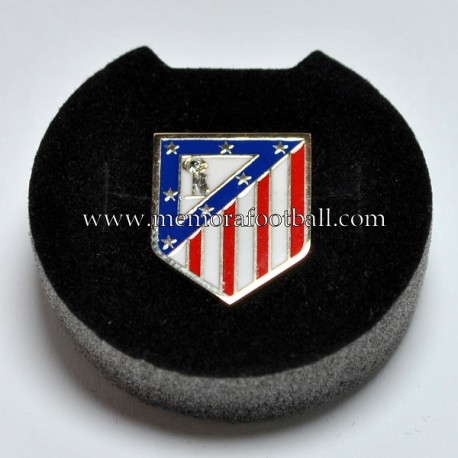 Atlético de Madrid gold and diamond badge