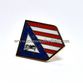 Atlético de Madrid gold and diamond badge