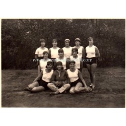 1940s women's football team...